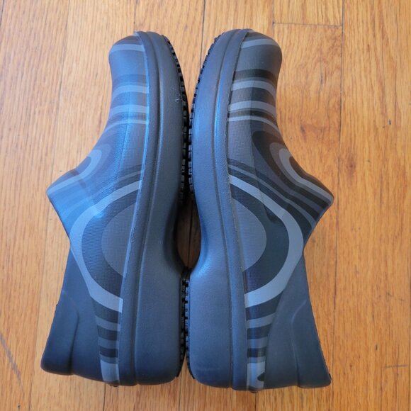 Crocs 6 Gray Camo Clogs Chunky Heels Slip On Comfort Rubber Nurse Slip Resisting - Picture 8 of 9